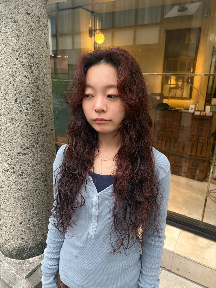 ロング カラー パーマ ヘアアレンジ ブラウンカラー 透明感カラー オレンジ オレンジブラウン レッドカラー カット ヘアカラー トリートメント レイヤー/艶髪矯正 🪐takushiのヘアスタイル