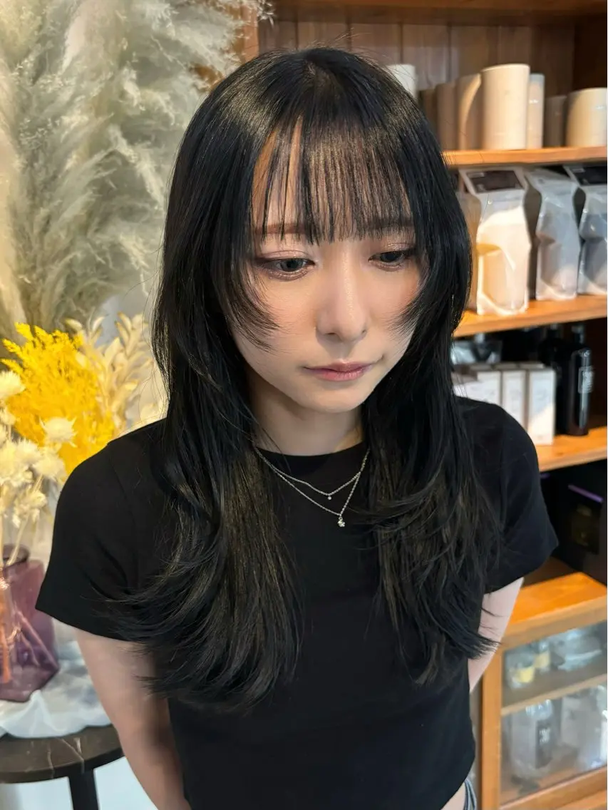 ロング カラー ロングレイヤー 黒髪 ブルーカラー ブルーブラック レイヤーカット 🫧nari🫧 谷町 大阪のヘアスタイル