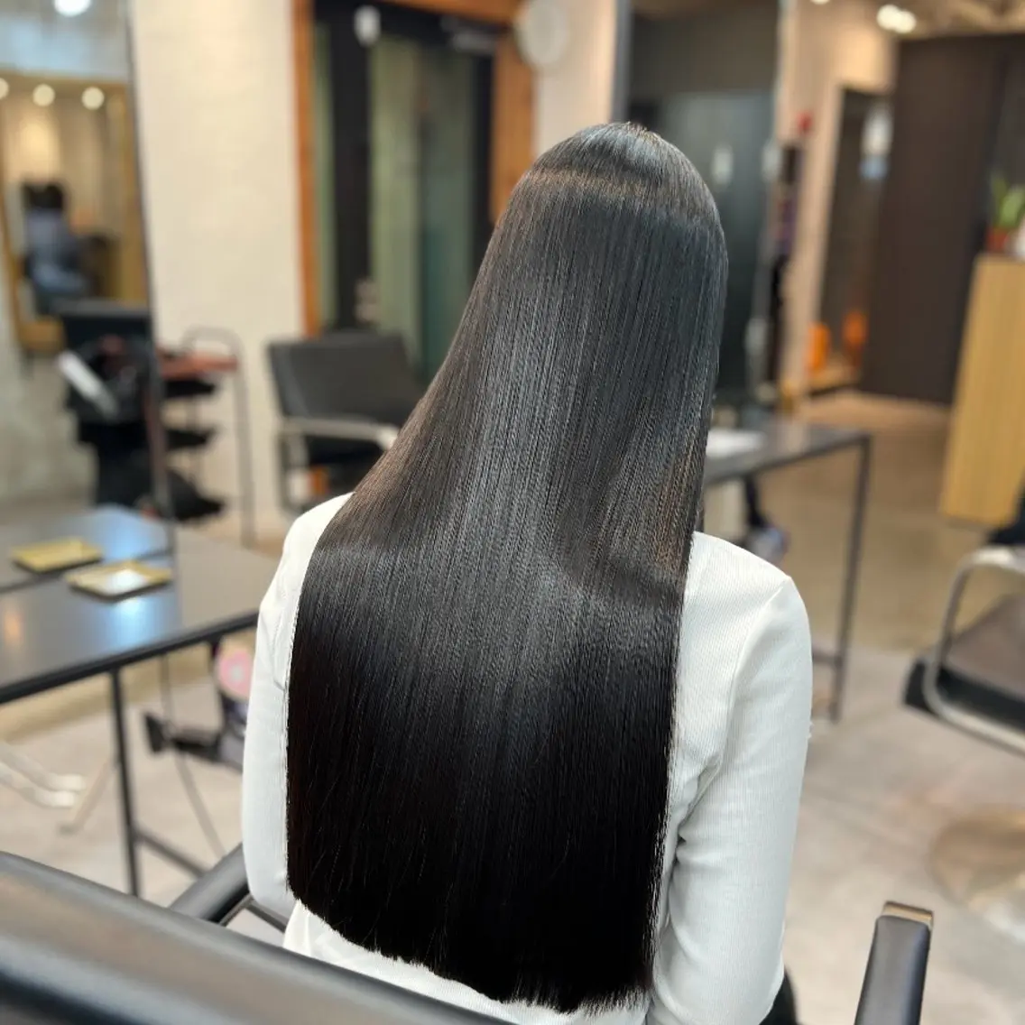 ロング カラー カット 縮毛矯正 トリートメント ヘアセット ✨傷まないカラー ✨縮毛矯正✨レオンのヘアスタイル