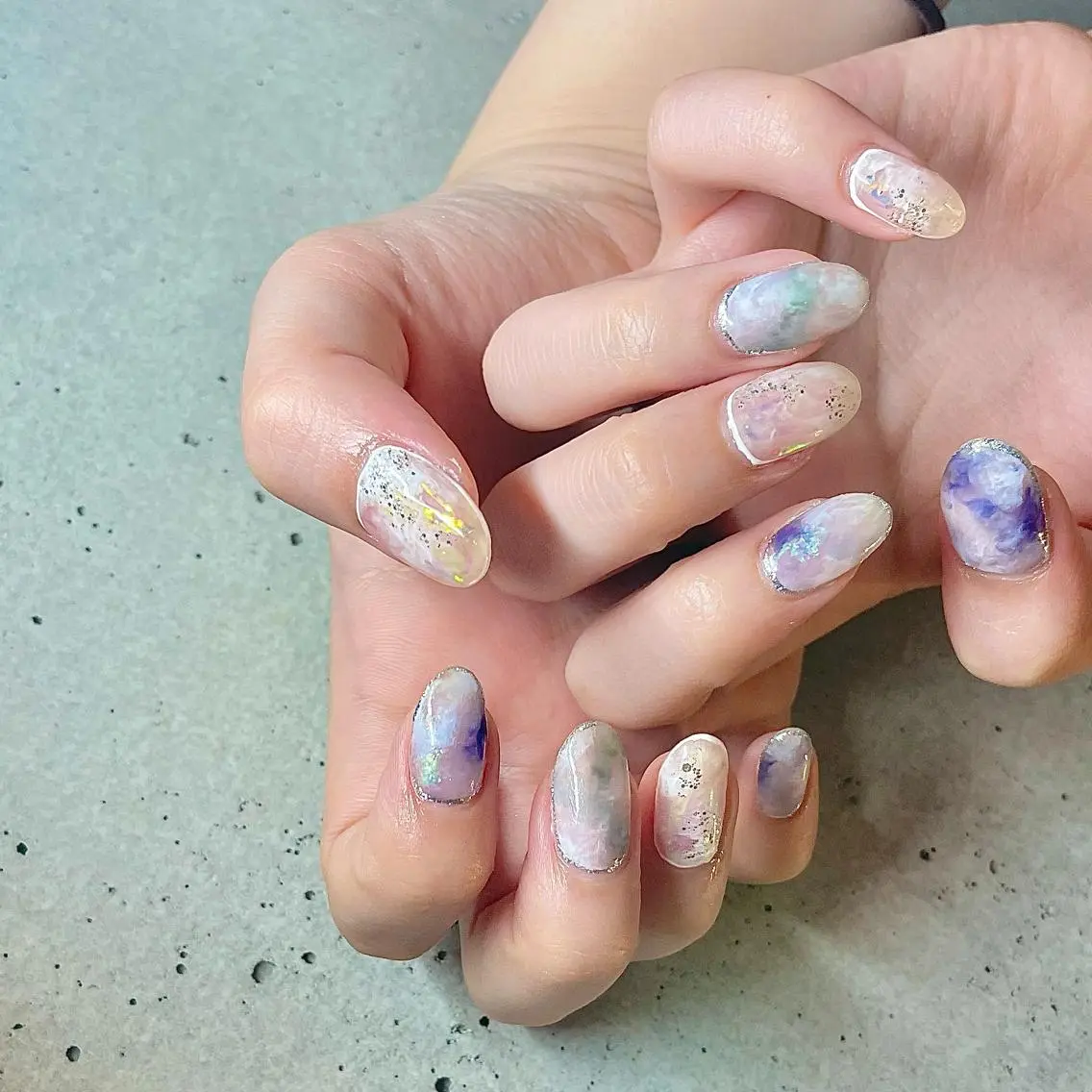 ミディアム カラー パーマ ヘアアレンジ メンズ キッズ ネイル マツエク・マツパ アイブロウ オーロラネイル ホワイト el. by Aoのネイルデザイン
