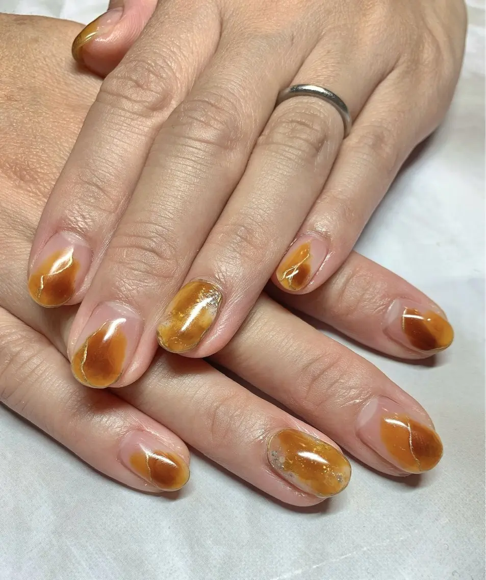 ネイル アートネイル ブラウン ニュアンスネイル nailist takamiのネイルデザイン