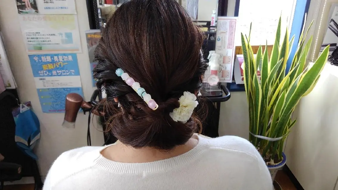 振袖の着付けとヘアセットとメイクの写真