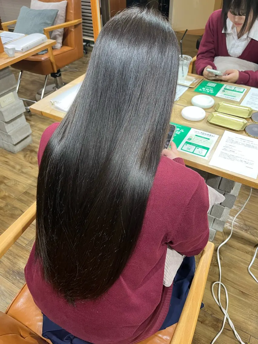 ロング ヘアカラー 末次 陵樹のヘアスタイル