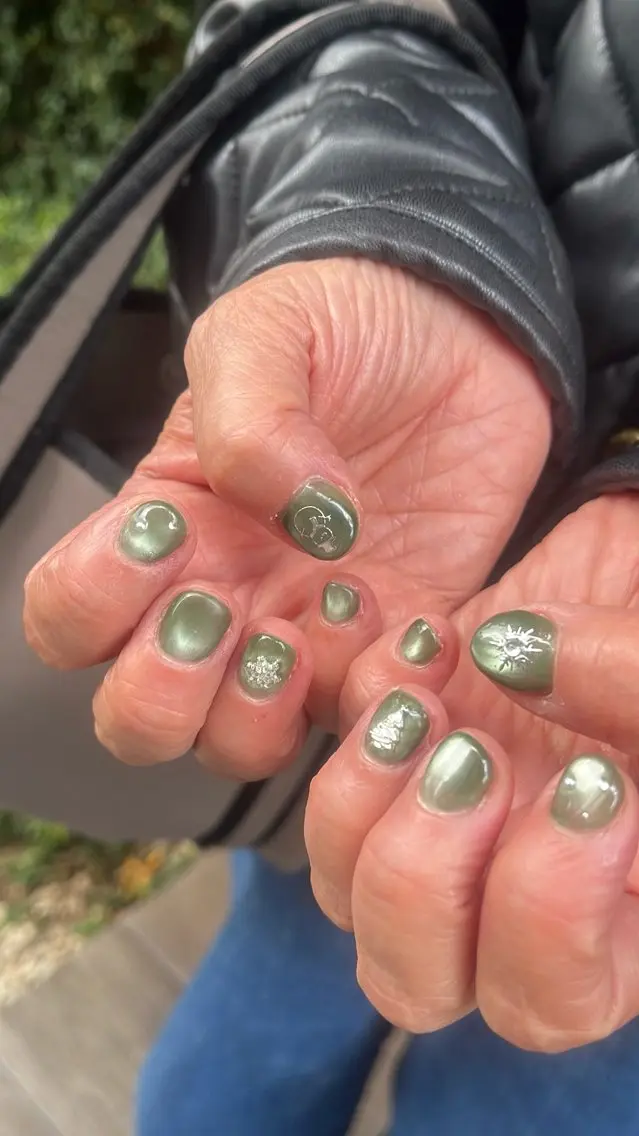 ネイル ニュアンスネイル シンプルネイル 冬ネイル クリスマス ハンドネイル SAKU nail 作島茜のネイルデザイン