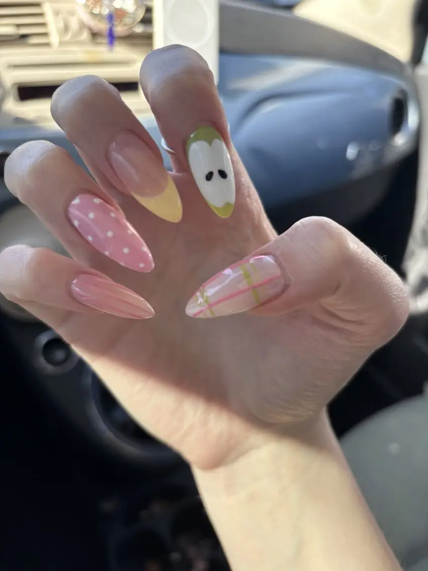 ネイル キラキラネイル 韓国ネイル ロングネイル ワンホンネイル ハンドネイル Josie nail salonのネイルデザイン