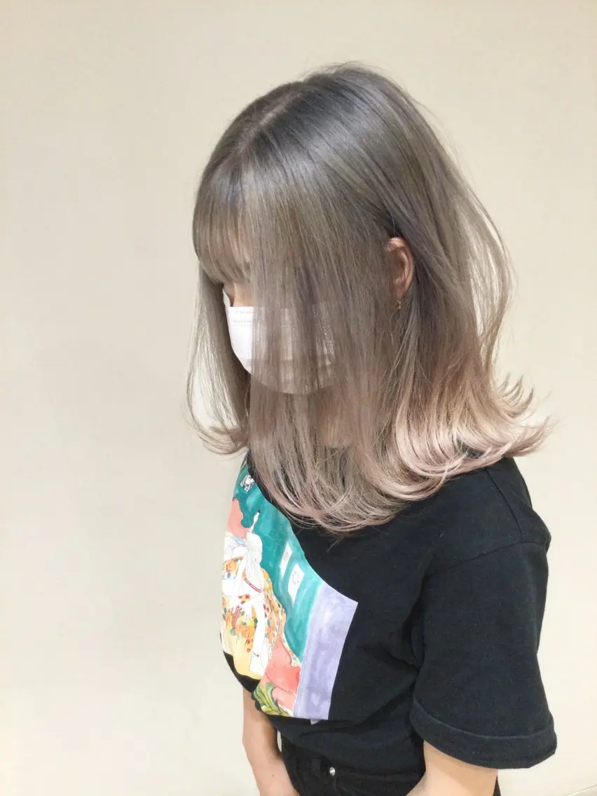 ミディアム カラー ボブレイヤー アッシュ バレイヤージュ ベージュカラー ブリーチ 髪質改善カラー韓国風 レイヤーtudaのヘアスタイル