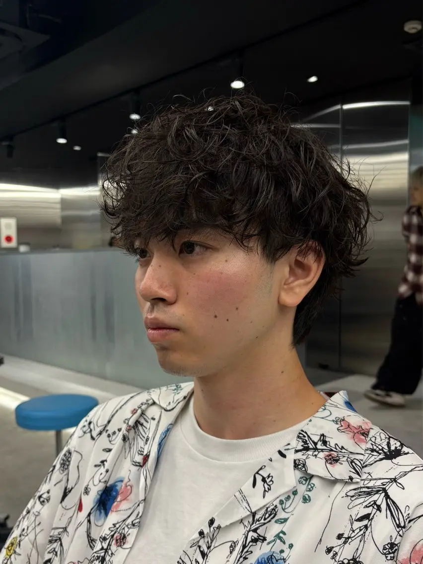 ショート パーマ メンズ メンズパーマ プードルパーマ 学生(メンズ向け) スパイキーショート 波巻きパーマ カット パーマ シャドウパーマ/ ルーズパーマ/メンズのヘアスタイル