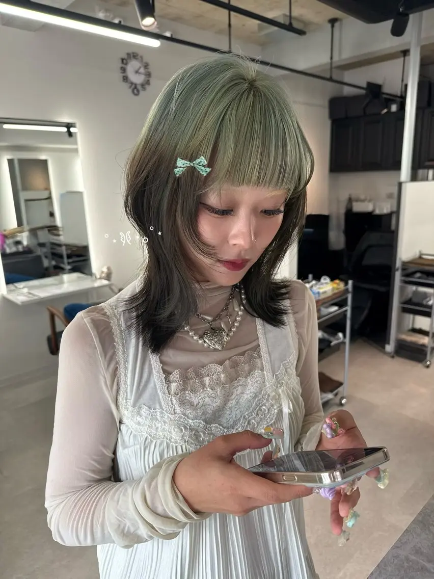 ミディアム カラー ブリーチ RIENS aura / ayu 𝜗𝜚のヘアスタイル