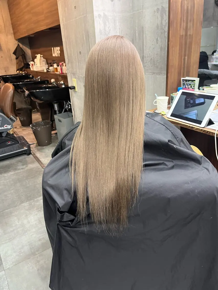 ロング カラー アッシュ ベージュカラー LAFF きよののヘアスタイル