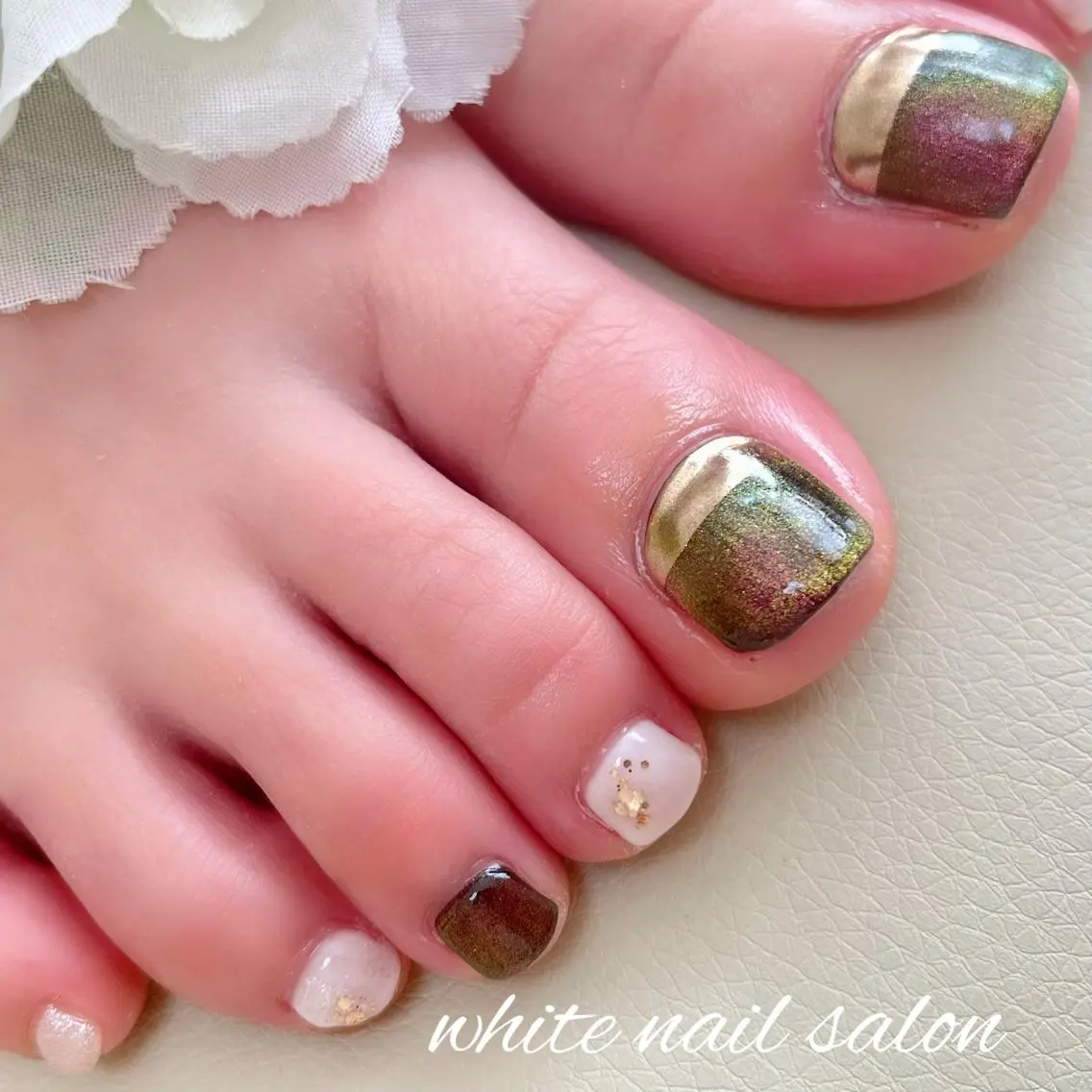 ネイル フットネイル ジェルネイル ハードジェル ラメ(グリッター) 持ち込み フットネイル white nail salonのネイルデザイン