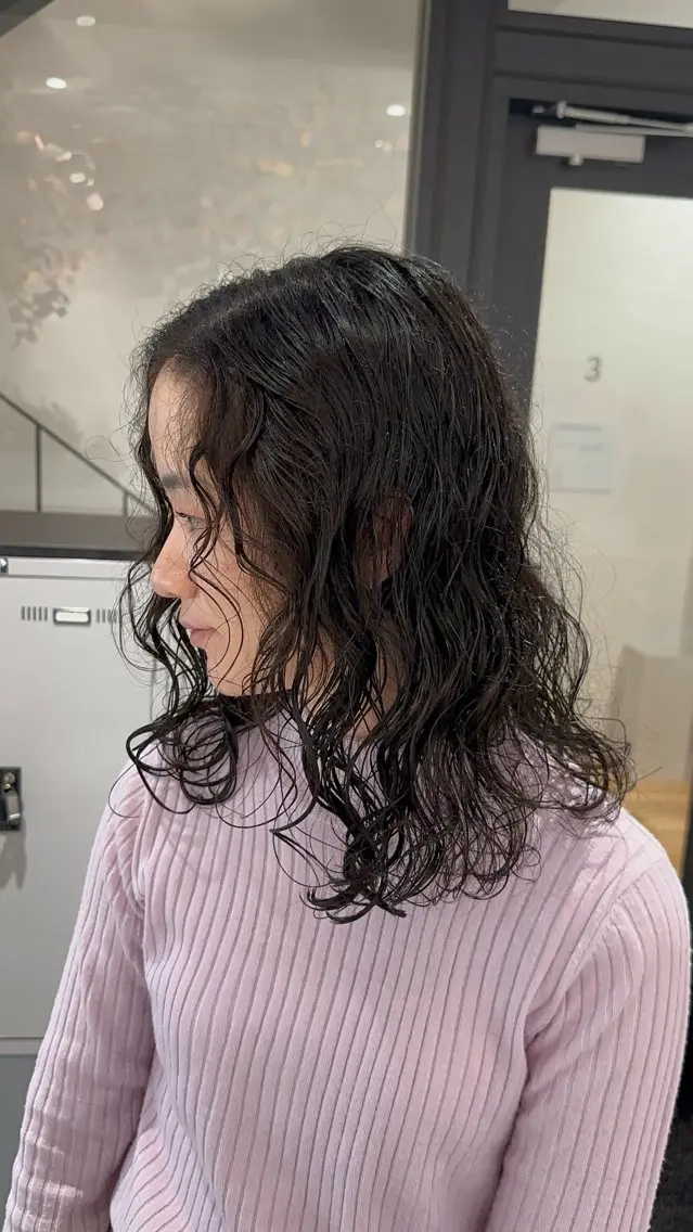 セミロング セミロングパーマ くせ毛 カット パーマ トリートメント 小寺 柚初のヘアスタイル