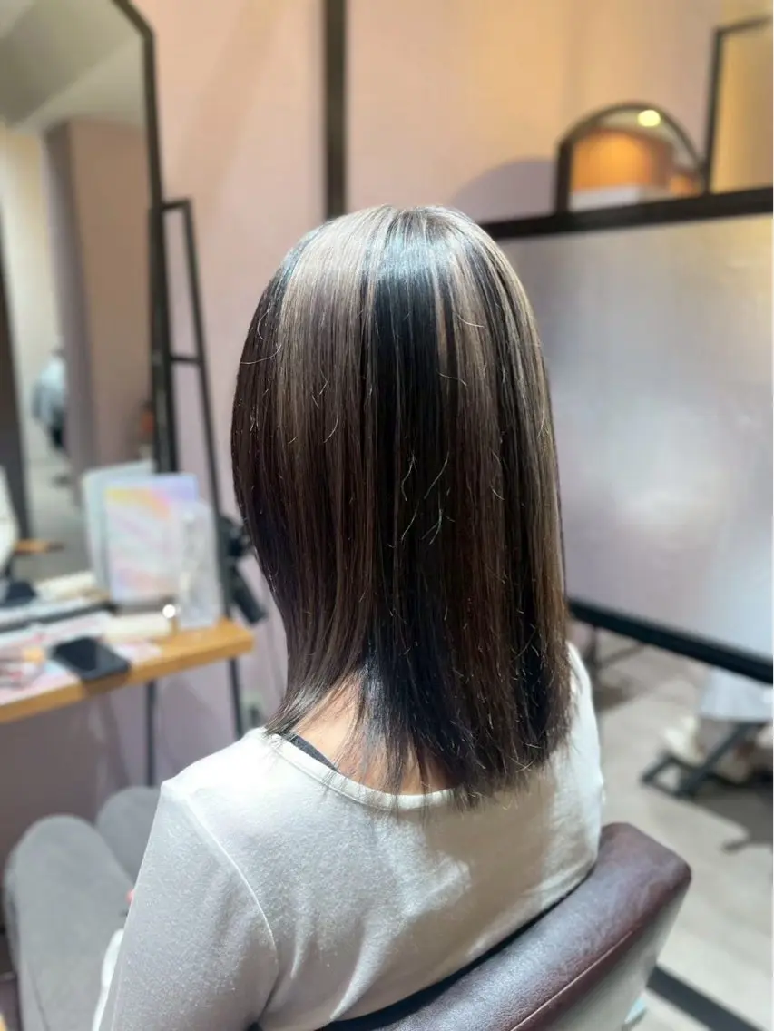 セミロング ヘアカラー ブリーチ・カットモデ ル募集中🫧高口小春のヘアスタイル