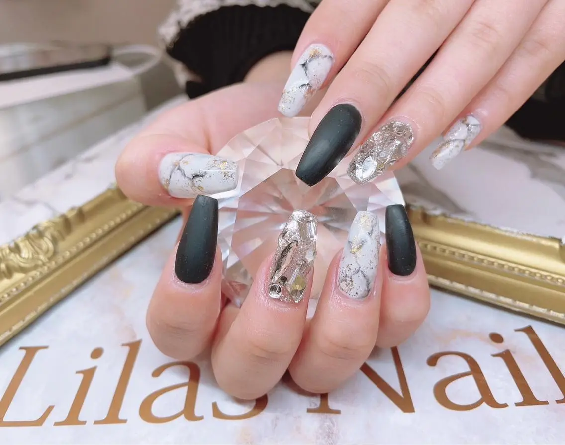 ネイル ジェルネイル ハードジェル キラキラネイル ロングネイル 大理石ネイル(マーブル) Lilas Nailのネイルデザイン
