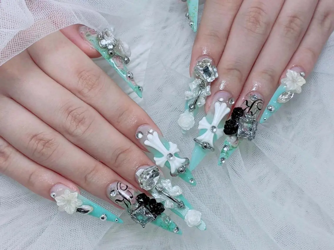 ロング カラー グラデーションカラー 韓国風ヘア ハンドネイル Bling Salonのネイルデザイン