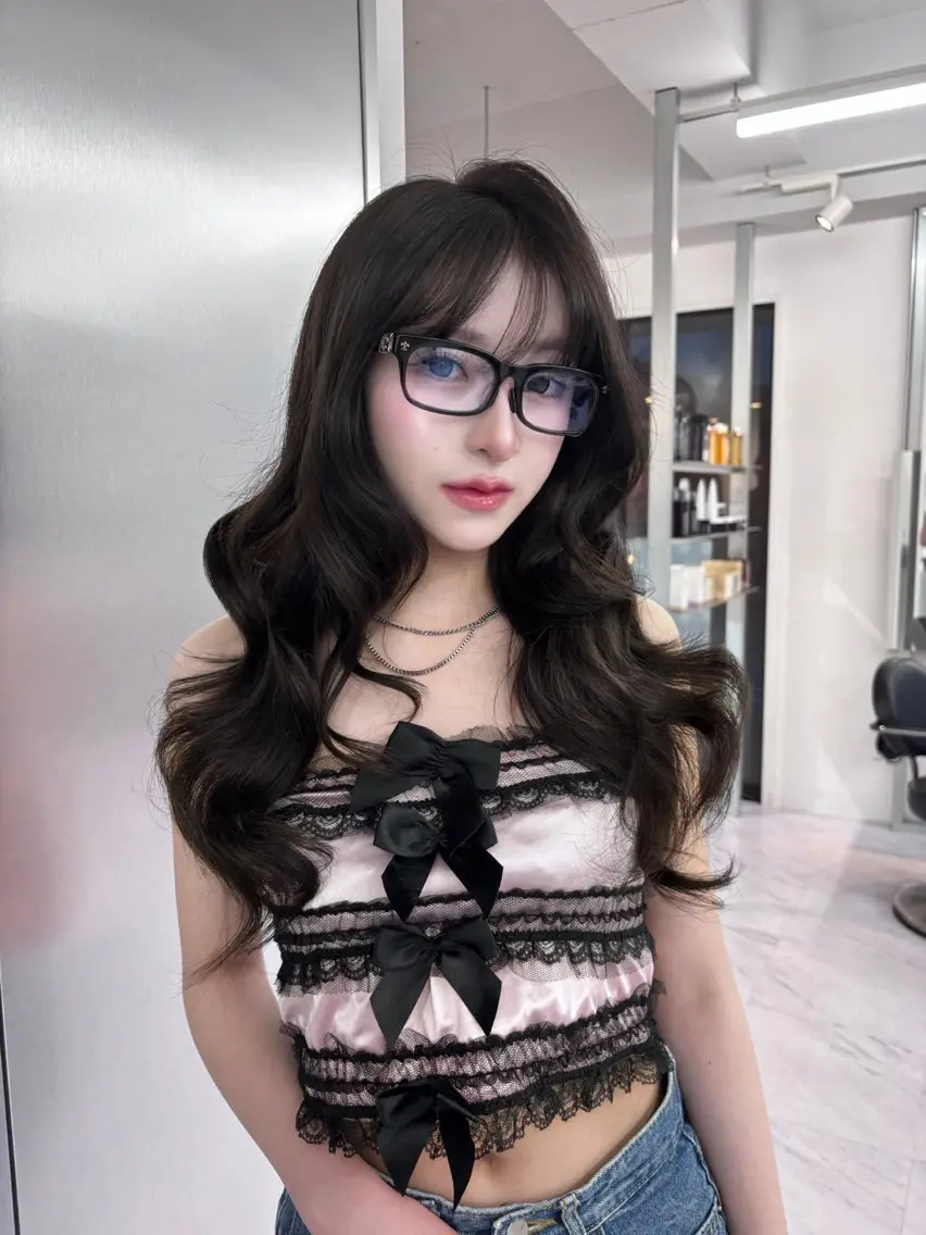 ロング カラー ヘアカラー トリートメント 韓国ヘア💖ワンホン ブリーチなしWカラーのヘアスタイル