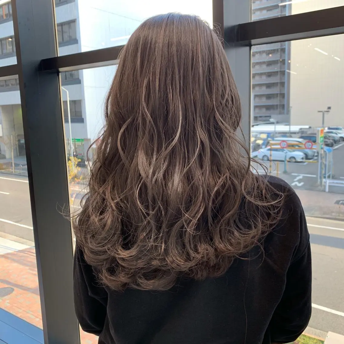 ロング カラー ベージュカラー ミルクティーベージュ ヘアカラー マツオカ マコのヘアスタイル