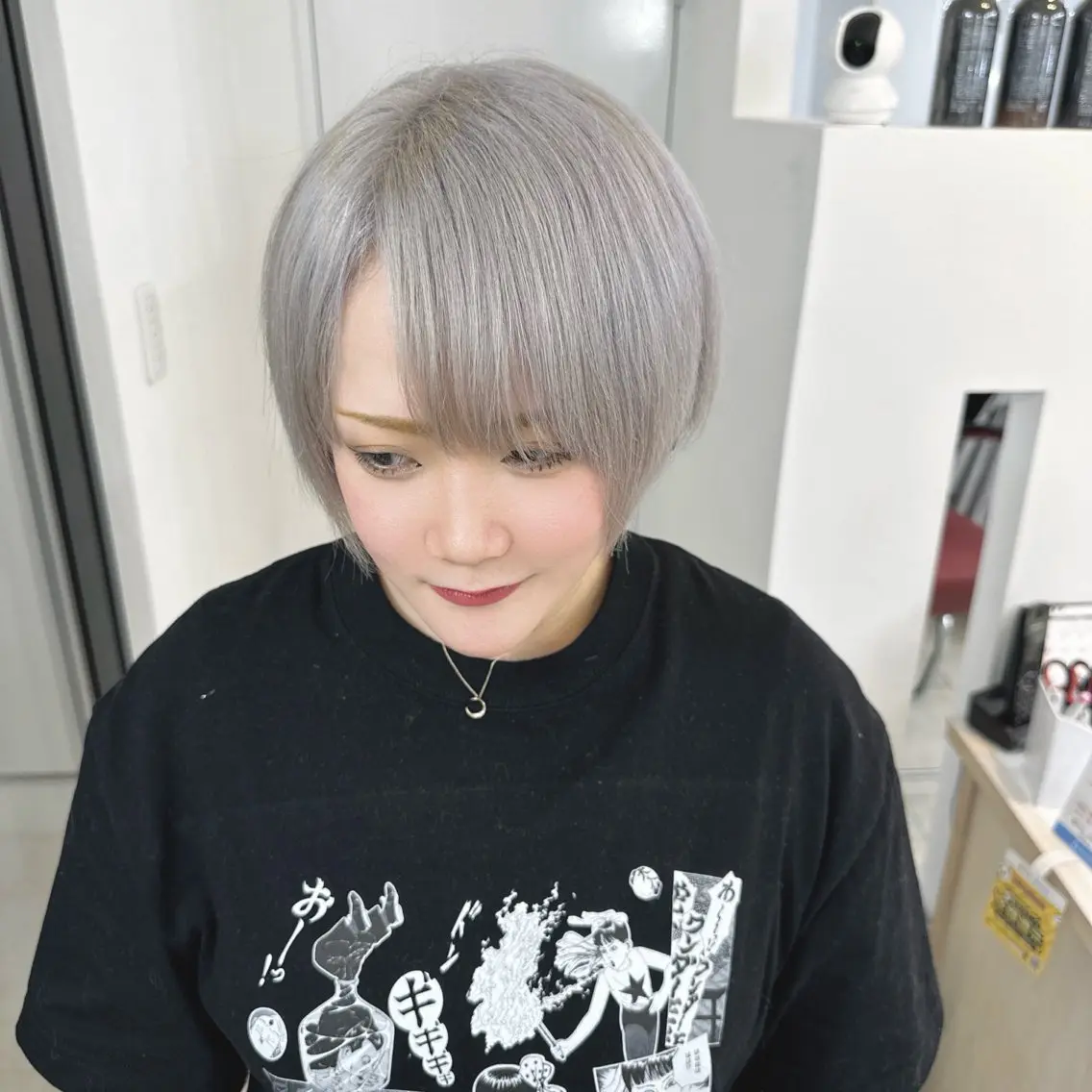 カラー シルバー ホワイトシルバー 9月4日限定 カットモデル募集のヘアスタイル