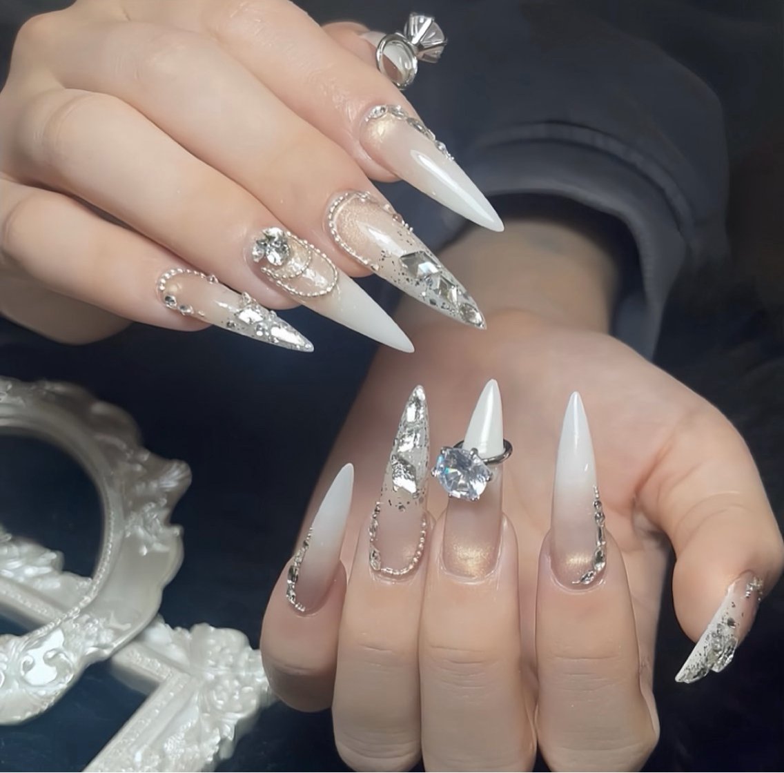 ネイル アートネイル ボルドー フレンチネイル ジェルネイル 氷ネイル・うるうるネイル ハンドネイル Julie NailSalonのネイルデザイン