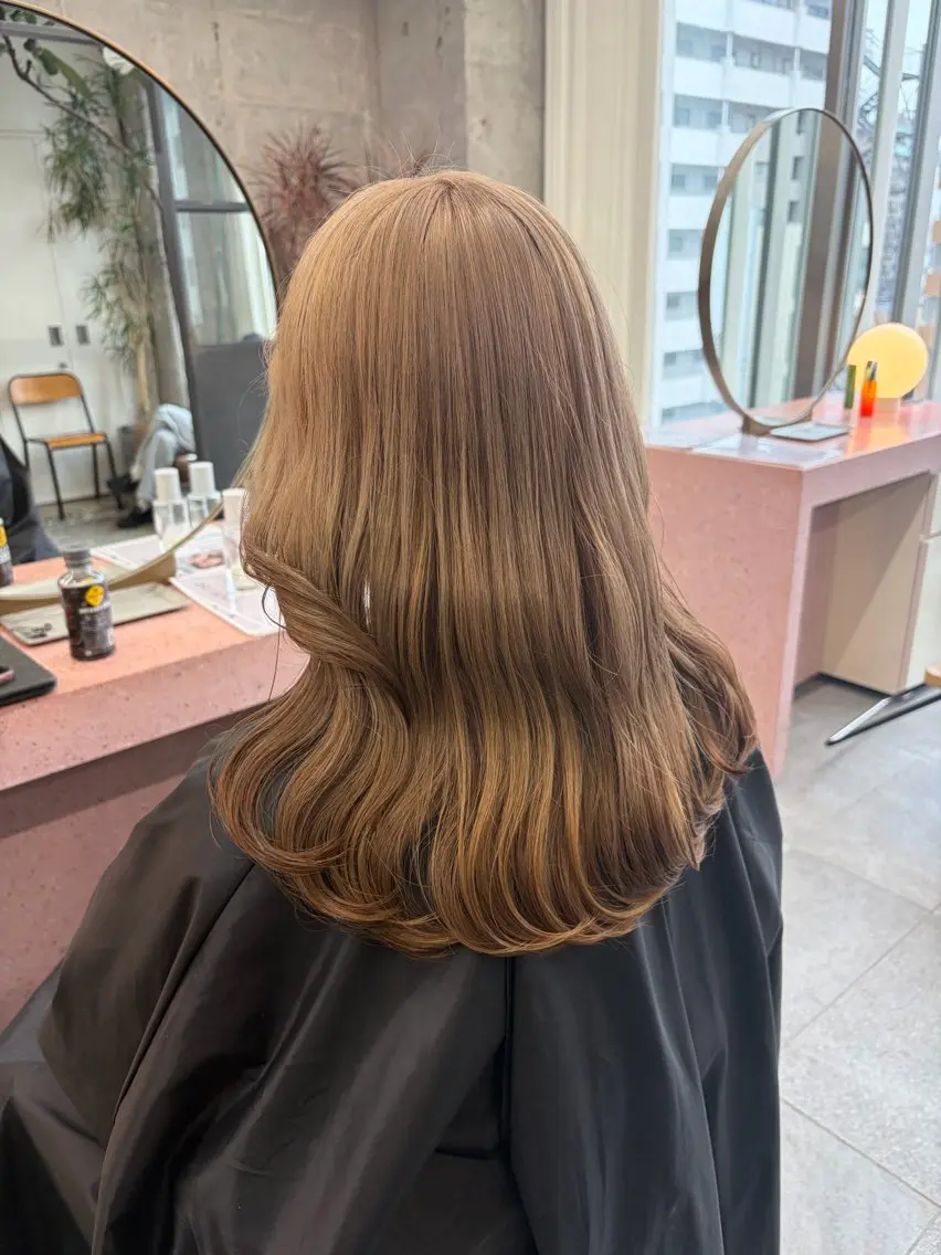 セミロング カット ヘアカラー トリートメント 鈴木瑛里／ブロンド ベージュ／男女のヘアスタイル