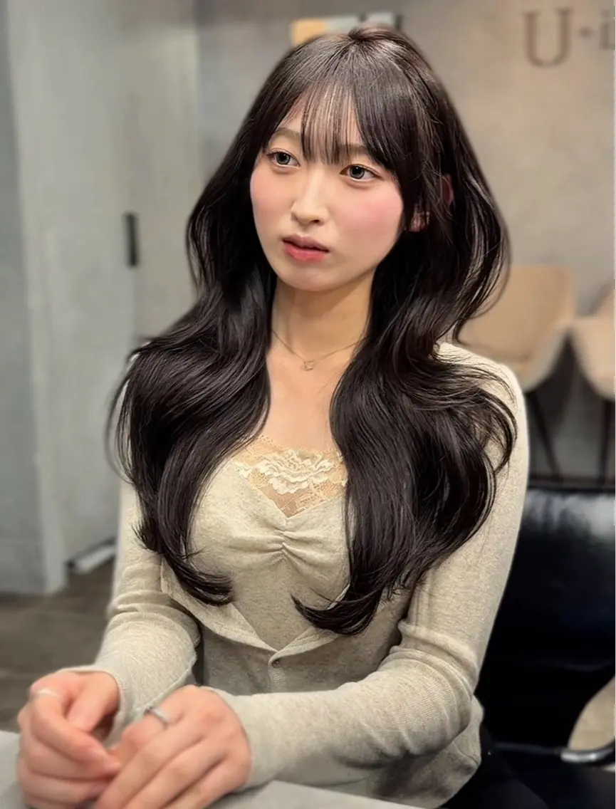 ロング レイヤーカット カット ヘアカラー トリートメント 鈴木 悠大のヘアスタイル