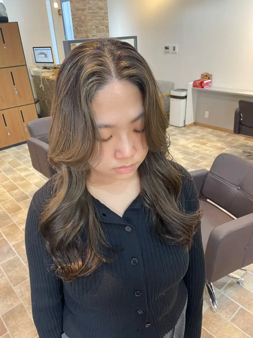 ロング カラー バレイヤージュ デザインカラー グレージュ オリーブグレージュ オリーブグレー カット ヘアカラー YUI/ ブリーチカラー🌷のヘアスタイル