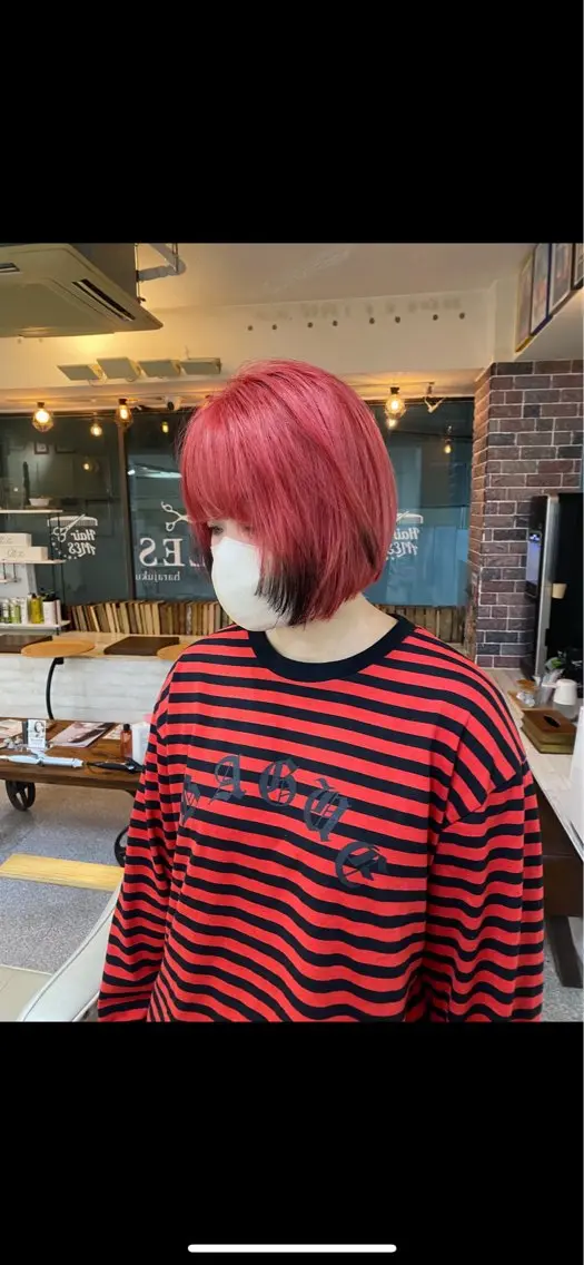 ショート カラー デザインカラー レッドカラー レイヤーウルフ エクステ磯部のヘアスタイル
