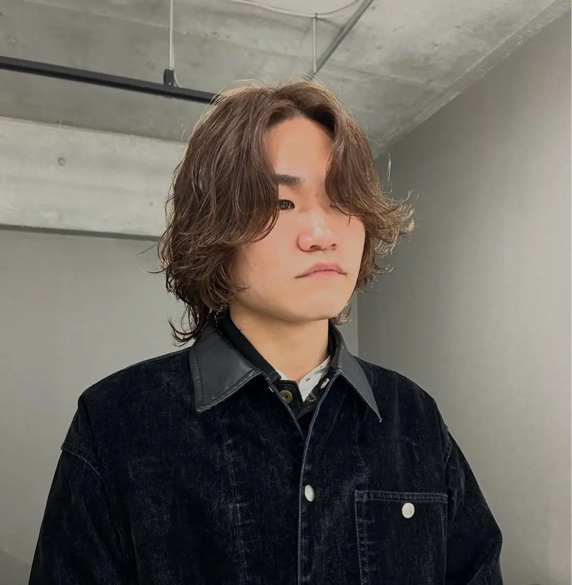 ミディアム パーマ メンズ ミディアムパーマ メンズパーマ 🌀くせ毛風 ナチュラルパーマ優吉のヘアスタイル