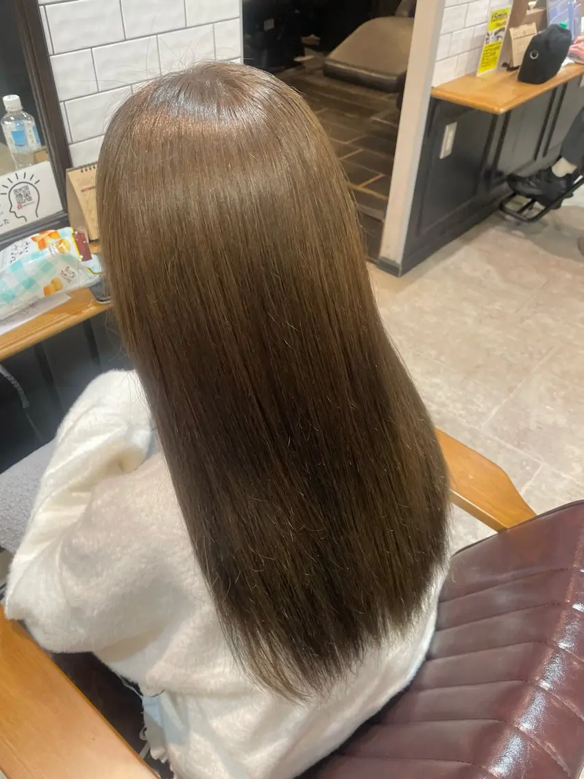 ミディアム カラー ベージュカラー オリーブベージュ カット ヘアカラー トリートメント 和田 真依のヘアスタイル