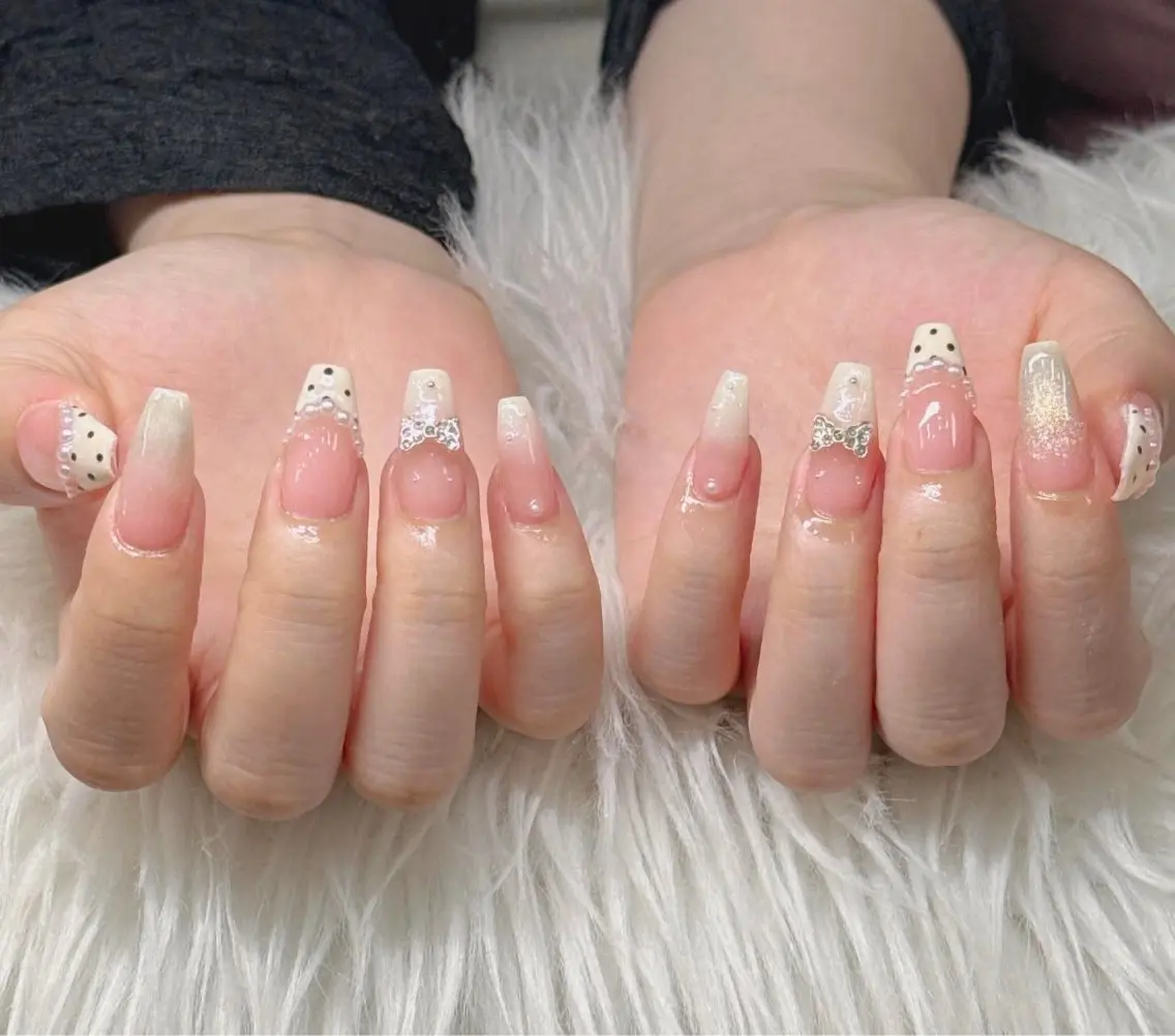 ネイル 長さ出し グラデーション 卒業式 キラキラネイル マグネットネイル ハンドネイル Lee Nailsのネイルデザイン