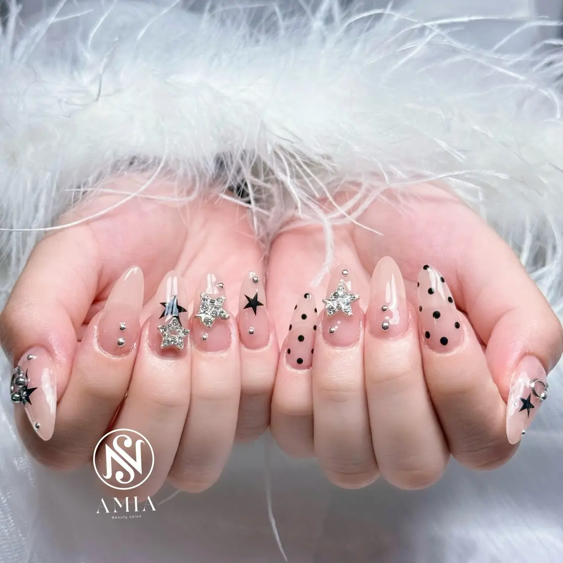 ロング ハンドネイル 🌟AMIA BEAUTY🌟のネイルデザイン