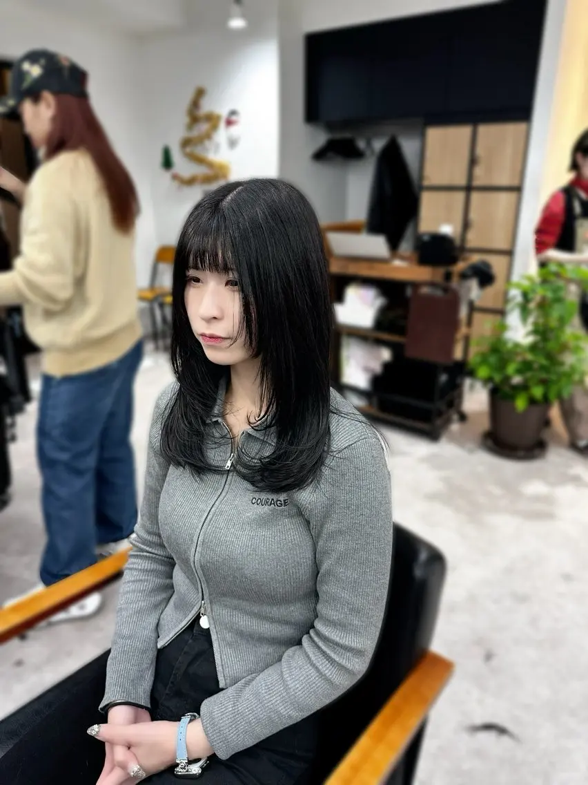 セミロング カラー パーマ ヘアアレンジ メンズ キッズ レイヤーカット／ 巻ける縮毛矯正のヘアスタイル