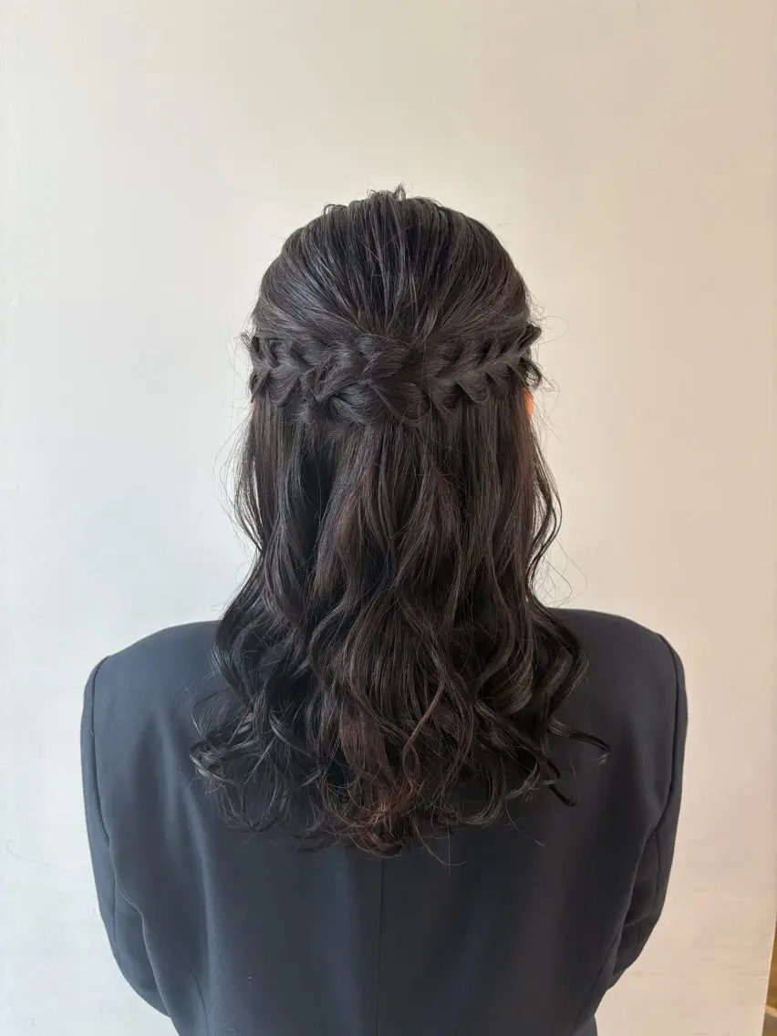 ヘアアレンジ 関 明日花のヘアスタイル