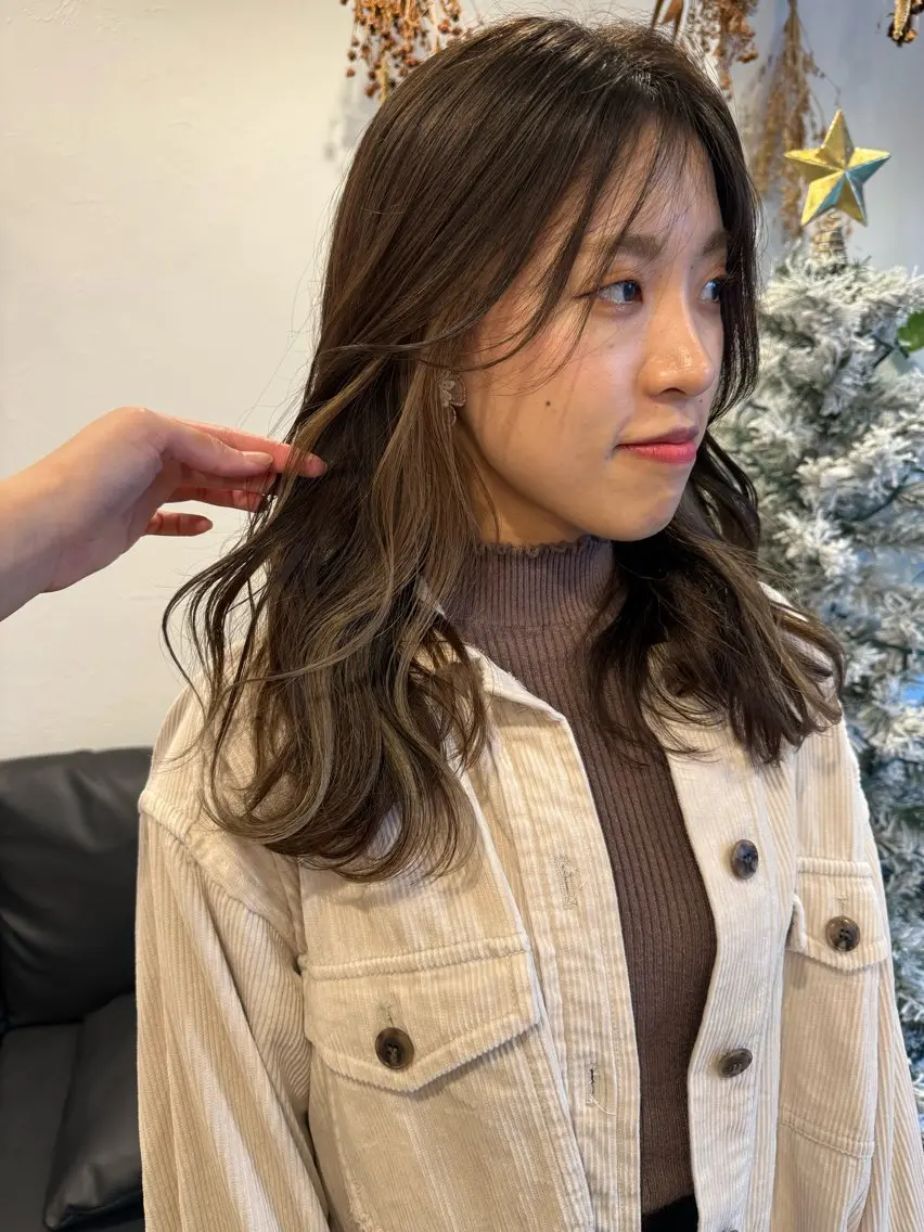 ミディアム カラー ベージュカラー ブリーチ ブラウンカラー ブラウンベージュ イヤリングカラー ヘアカラー m ā l o.🌷 サカモトマイコのヘアスタイル