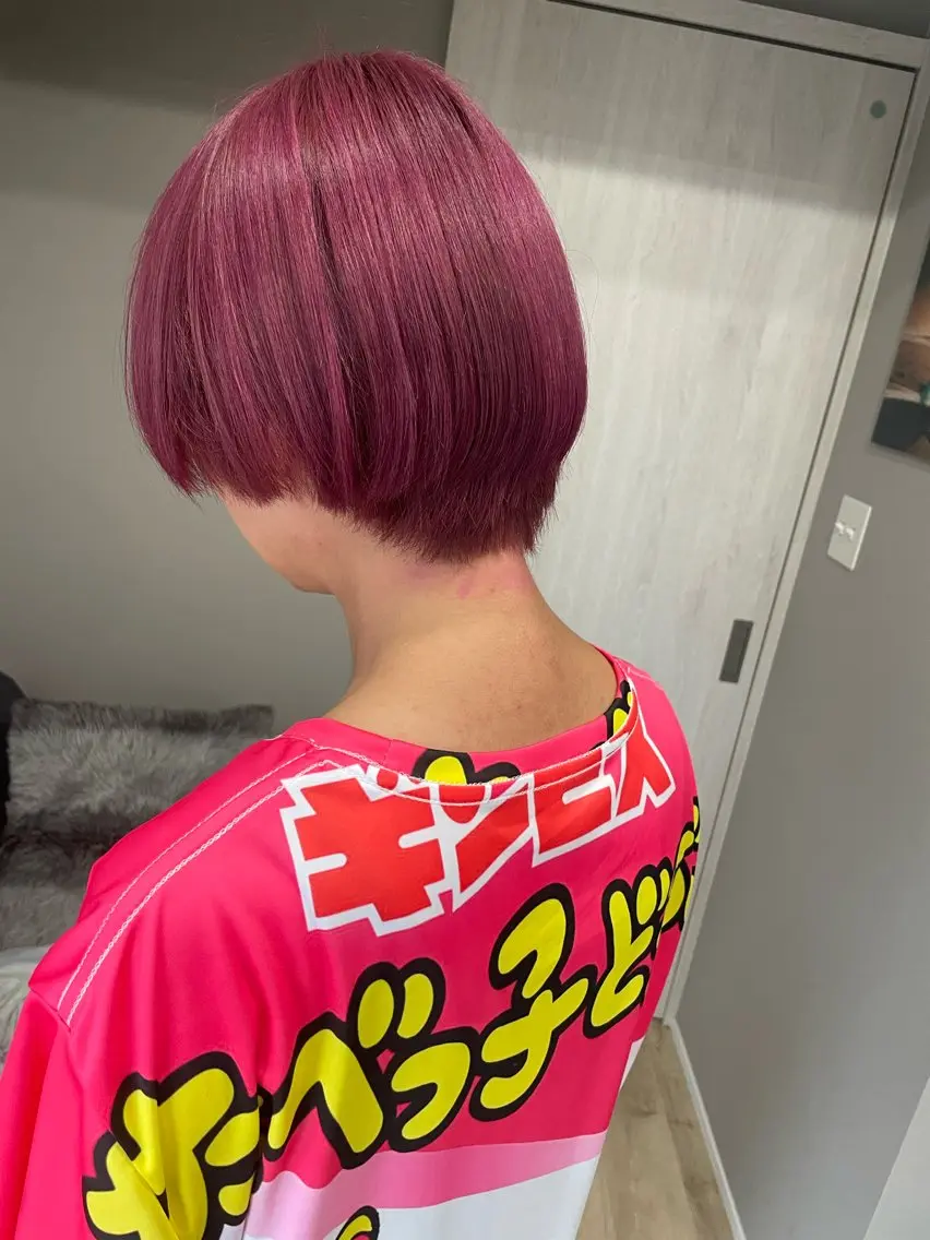 ショート カラー ダブルカラー ピンクカラー Hair room Leaのヘアスタイル