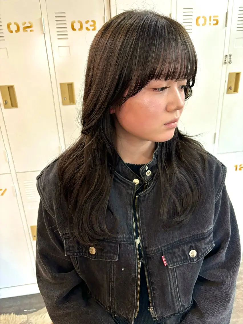 ロング カラー グレージュ オリーブグレージュ オリーブグレー 韓国風ヘア レイヤーカット LOMARLIE JURIAのヘアスタイル