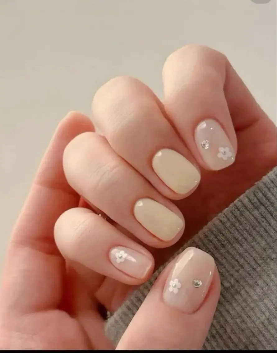 ネイル チークネイル 長さ出し フットネイル ジェルネイル 卒業式 𝓐𝓷𝓻𝓲 XiinhNailのネイルデザイン