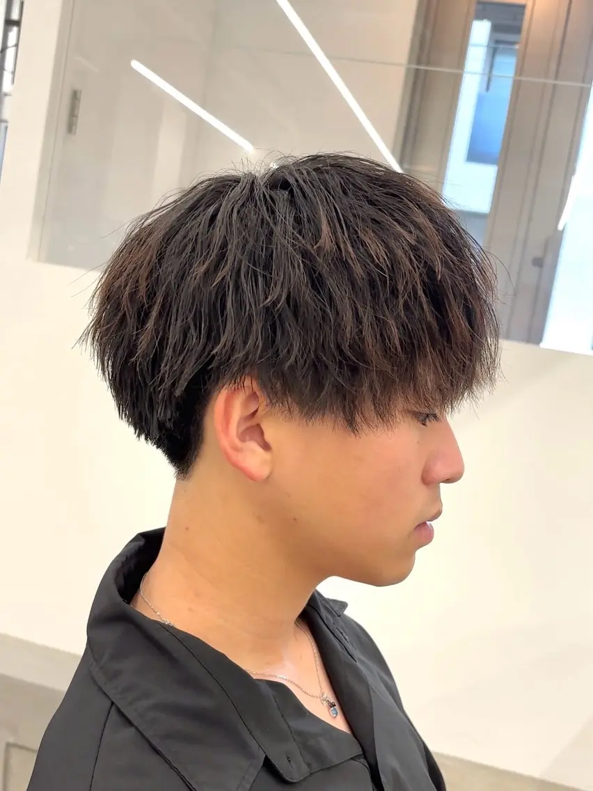 ショート パーマ メンズ フェザーパーマ マッシュ メンズパーマ ツイストスパイラルパーマ ショートヘア カット パーマ なりたひろと / シャドウパーマのヘアスタイル