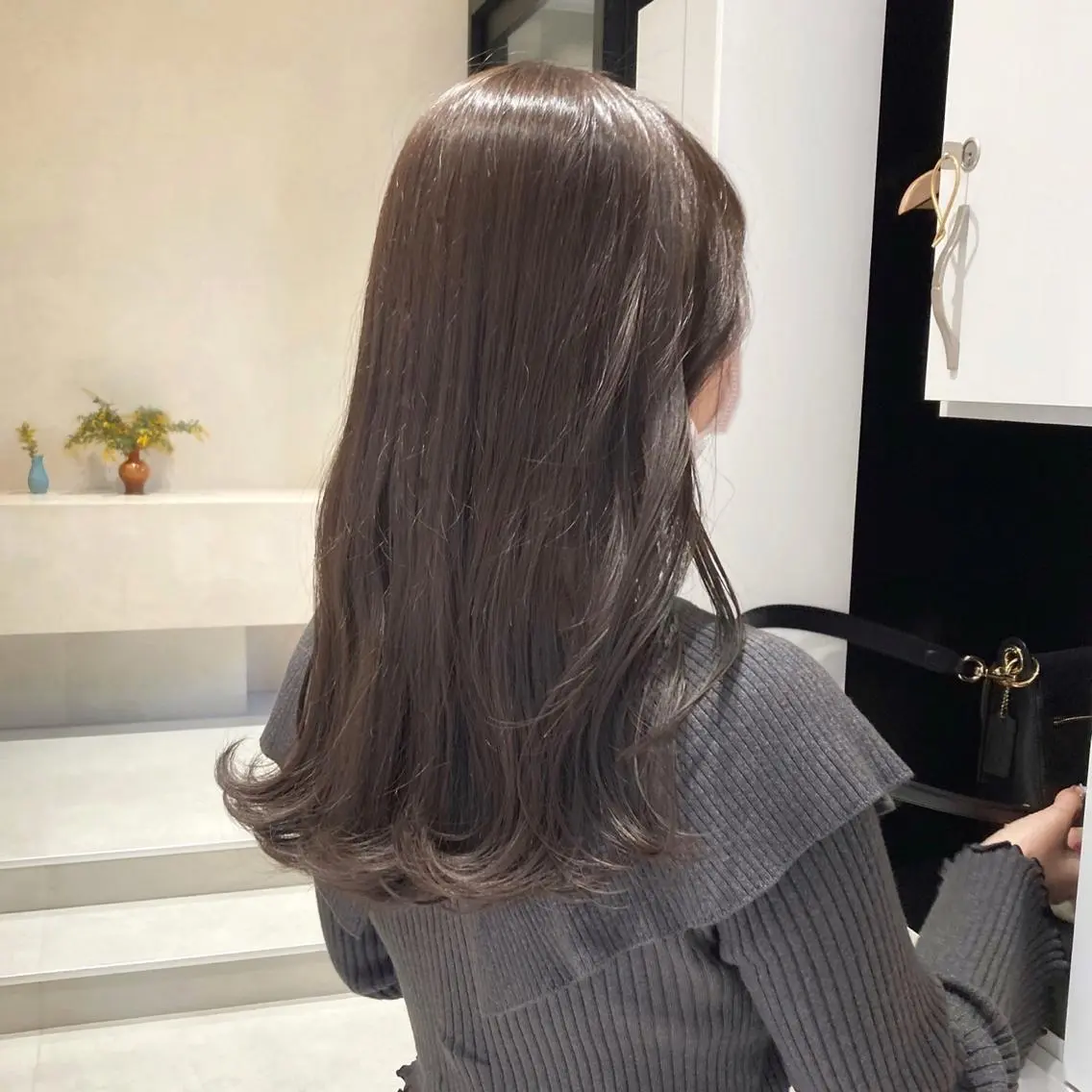 セミロング カラー 透明感カラー グレージュ MURANAKA RYOのヘアスタイル