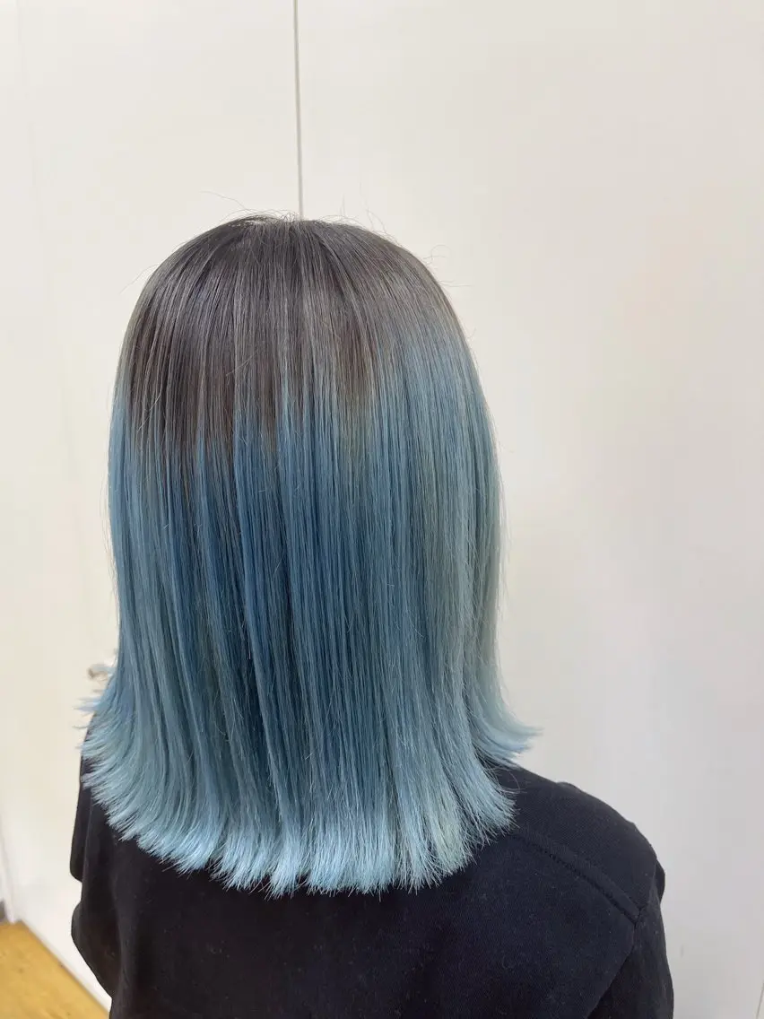 ミディアム カラー ブルーカラー 小川  愛のヘアスタイル