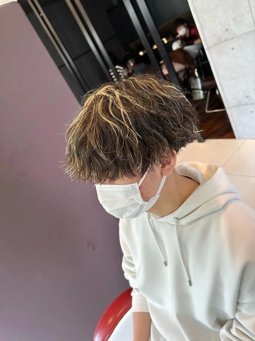 メンズカット+ブリーチ+全体カラーの写真
