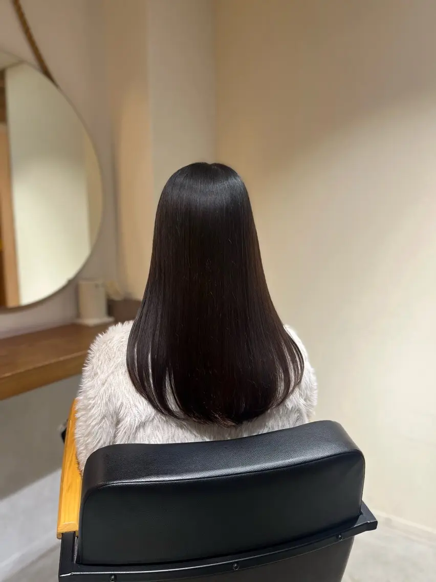セミロング カット トリートメント 塩川ももこ/ 自然な縮毛矯正のヘアスタイル