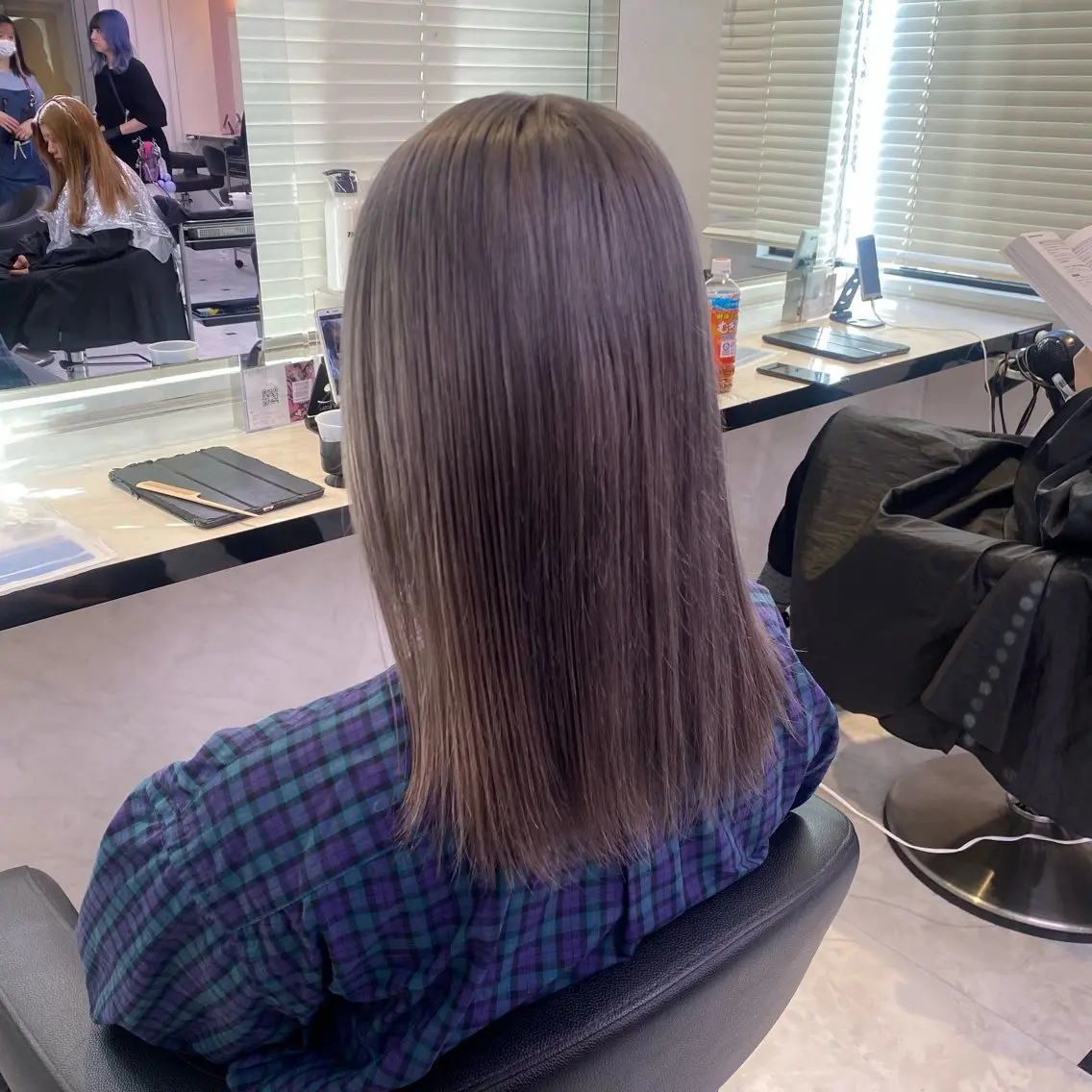 セミロング カラー ラベンダーカラー ラベンダーグレー 透明感ベージュカラー 🪞上野🪞AIのヘアスタイル