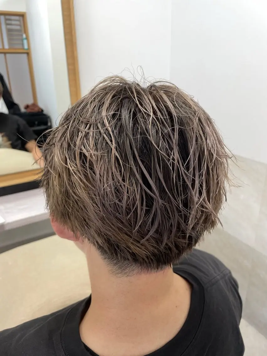 ミディアム カット ヘアカラー BLEACH 🟥 PERM 天神🏆のヘアスタイル
