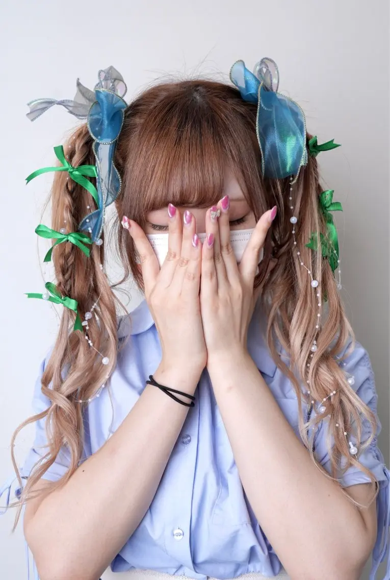 ロング カラー パーマ ヘアアレンジ ヘアセット 推し活専用 【派手髪】飯野ゆかりのヘアスタイル