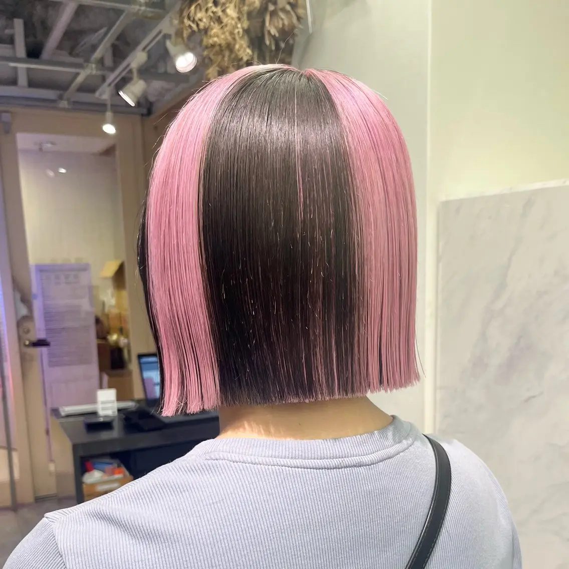 ミディアム カラー ヘアカラー レン🎨ハイトーン× エクステ🎨渋谷のヘアスタイル