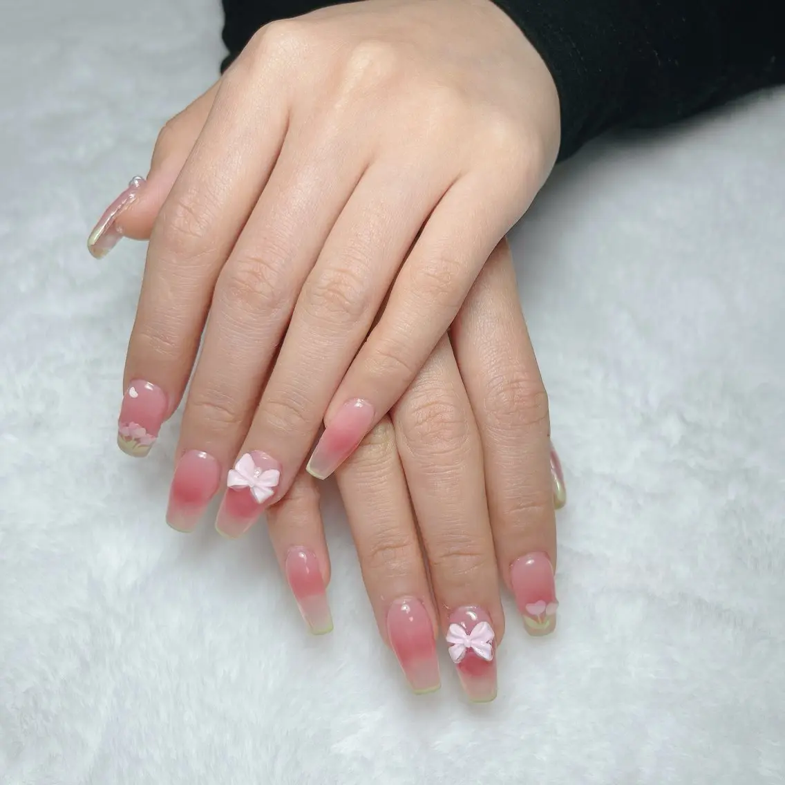 ネイル フレンチネイル ガーリー グラデーション ピンク リボン nemo nailのネイルデザイン