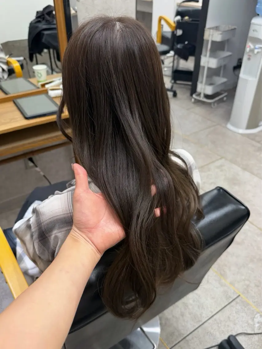 ロング カラー 黒髪 ブリーチ ダブルカラー グレージュ ブリーチなしカラー カット ヘアカラー トリートメント 🎀透明感 カラーHiROEのヘアスタイル