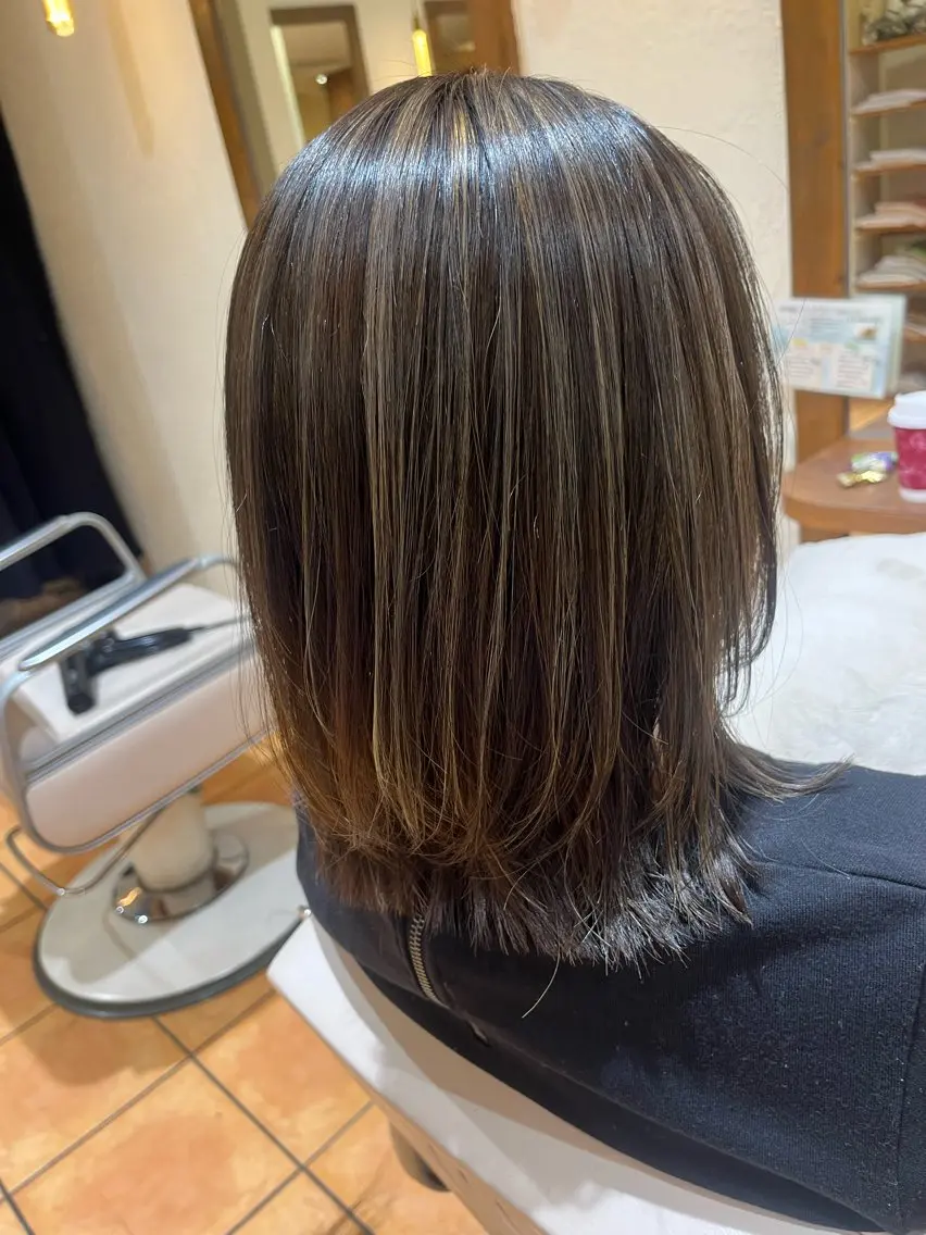 ミディアム カラー ブラウンカラー ハイライトカラー オリーブブラウン オリーブカラー ハイライト ほそや うらら / モデル募集中🌹のヘアスタイル