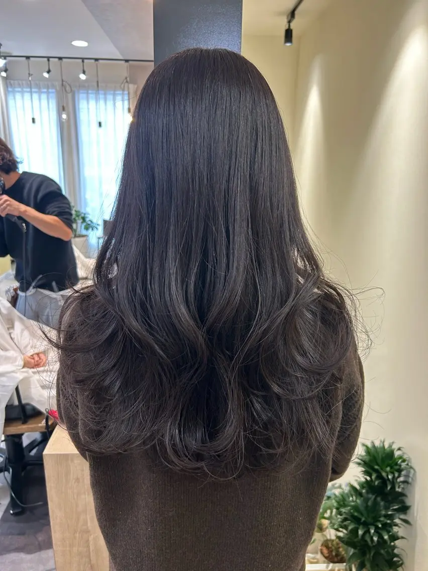 ロング カラー ブリーチ 透明感カラー グレージュ ラベンダーカラー ラベンダーグレージュ hubhair レイヤー/透明感のヘアスタイル
