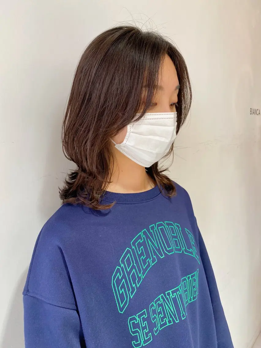 ミディアム パーマ ボブレイヤー ミディアムパーマ ボブ レイヤーカット 外ハネヘア 新井 広之のヘアスタイル